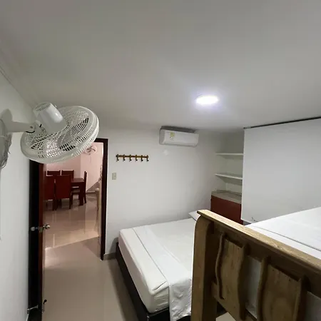 En Edificio Delfines Apartahotel 4*