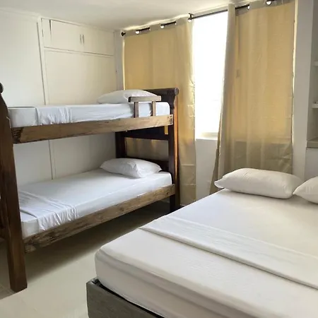 Apartahotel En Edificio Delfines 4*
