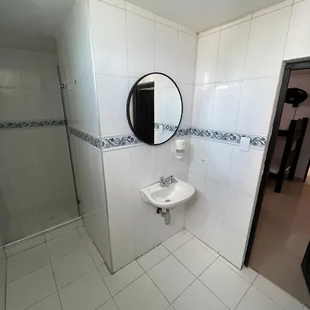 Apartahotel En Edificio Delfines Cartagena
