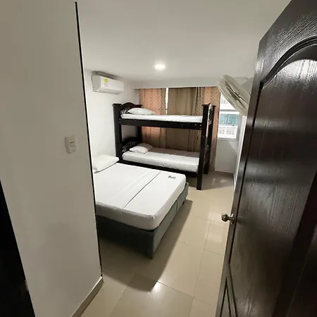 Apartahotel En Edificio Delfines 4*