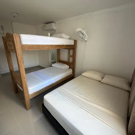 En Edificio Delfines Apartahotel 4*