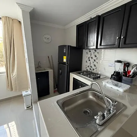 Apartahotel En Edificio Delfines 4*